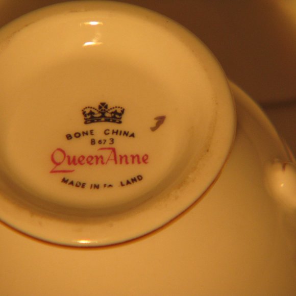 Queen Anne Bone China Silver Jubilee Commemorative Cup and Saucer - Picture 2 of 4